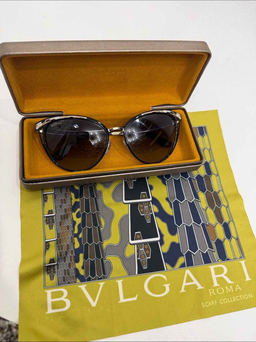 Bvlgari Serpenti  BV6083 Sunglasses Cat eye frame black gold